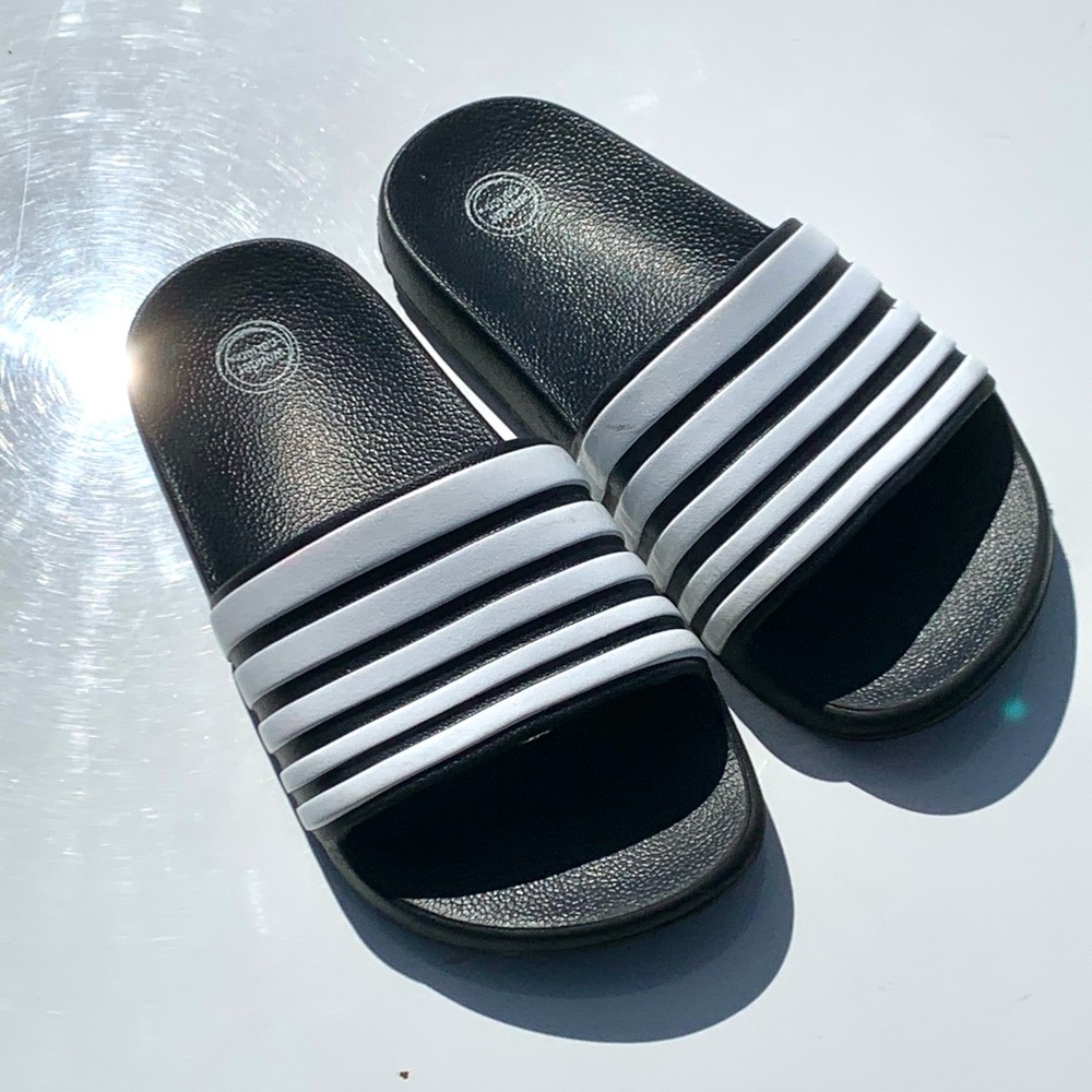 Wonder Nation White Stripes on Navy Blue Slide Sz 13 and Size 1 Dual Size (7.5”)